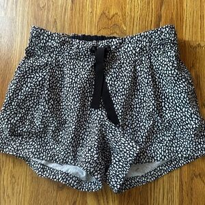 Lululemon shorts size 4